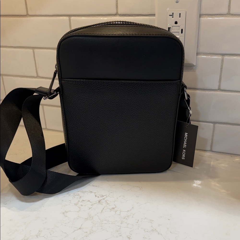 NWT Michael Kors Black Messenger Bag for Men - Picture 3 of 4